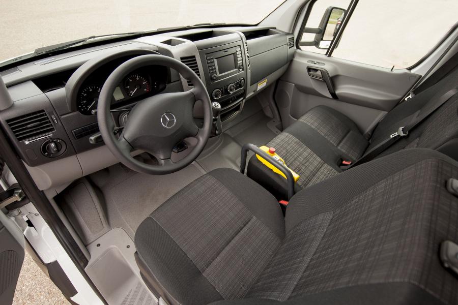  Mercedes-Benz Sprinter 3500 Dropside 2015 года  (US) (фото 10 из 10)